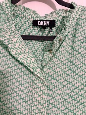 DKNY Green & White Patterned Casual Button-Down Shirt